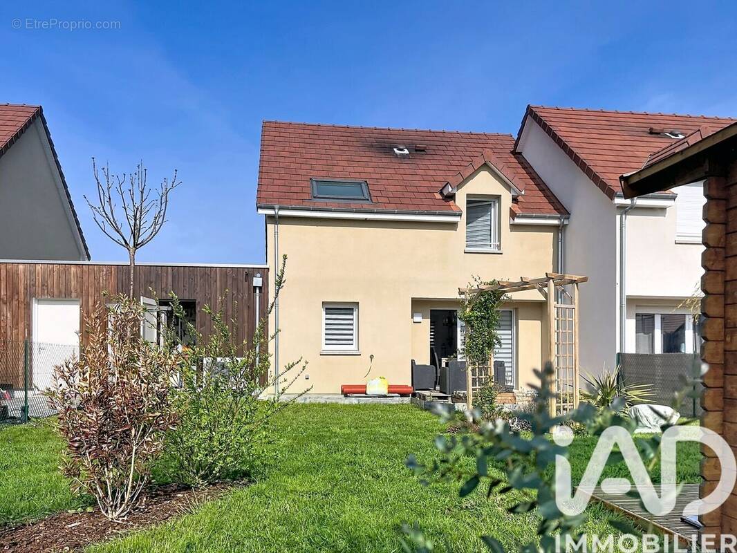 Photo 1 - Maison à PETIVILLE