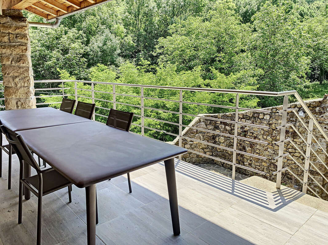 Une bastide du 16ème siècle rénovée de 260 m2 hab., aménagée en 2 logements et annexes, cour intérieure, pisci - photo 11