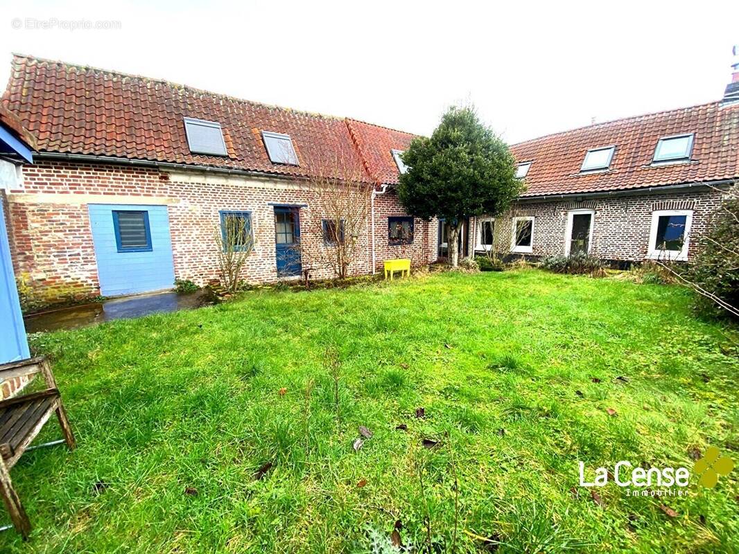 Maison à PERONNE-EN-MELANTOIS