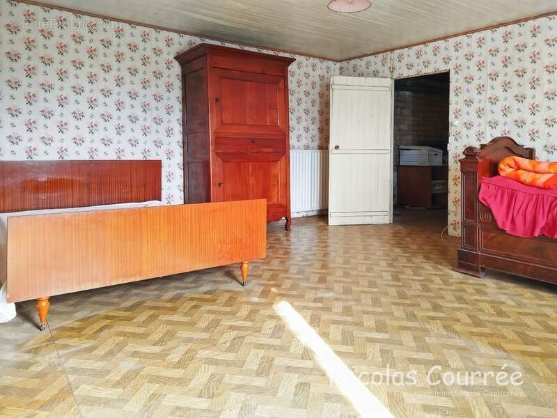 Maison à rénover – 191 m² – Fort potentiel – Environnement calme SAINT VINCENT LA CHATRE (79) - photo 10