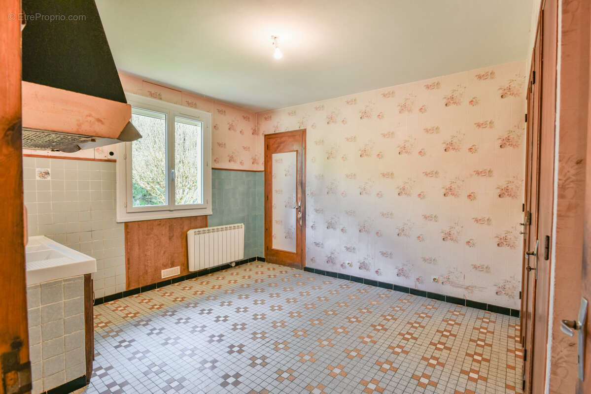 Maison  5 pièce(s) 98 m2 plein pied, 3ch, grande sous sol, jardin 1977M2 - photo 5