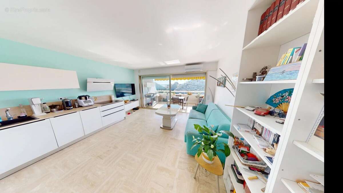 Appartement à VILLENEUVE-LOUBET