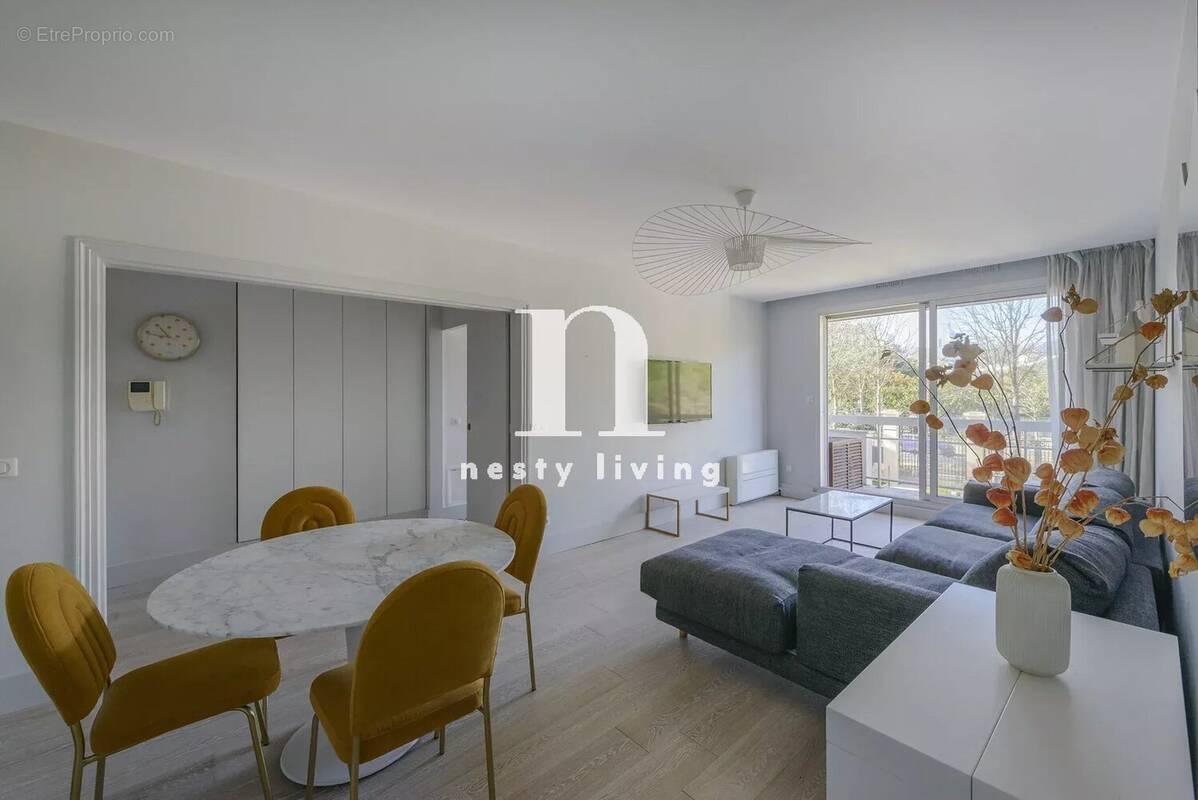 Appartement à NEUILLY-SUR-SEINE