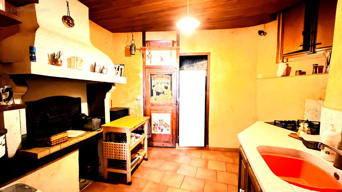 Maison à MONTOULIERS