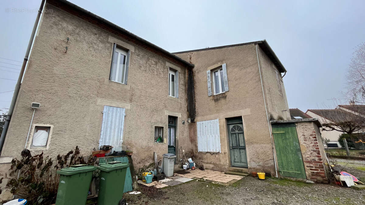 Appartement à YZEURE