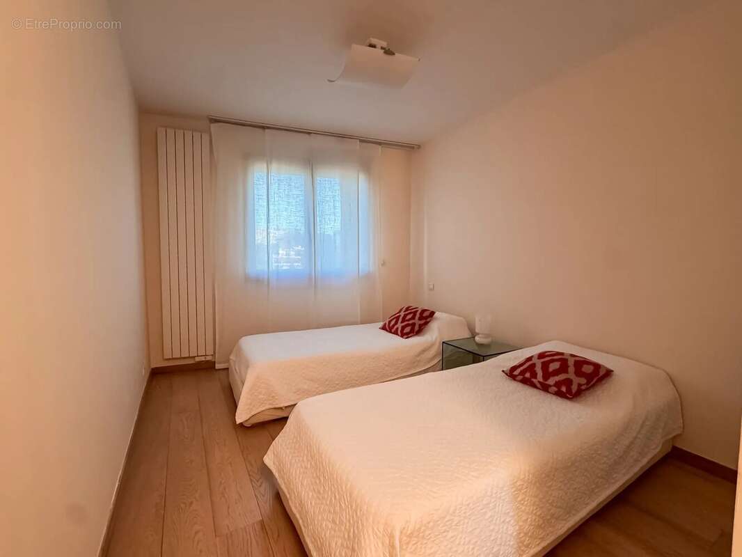 Appartement à SAINT-LAURENT-DU-VAR