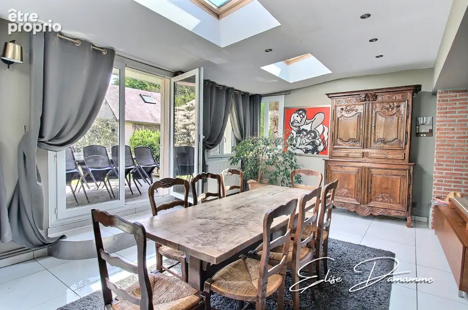 Laissez-vous surprendre: Grande maison 5 chambres, piscine intérieure, salle de billard, jardin, garage double - photo 5