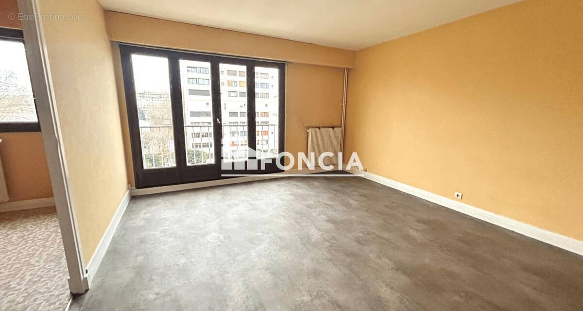 Appartement à FRESNES