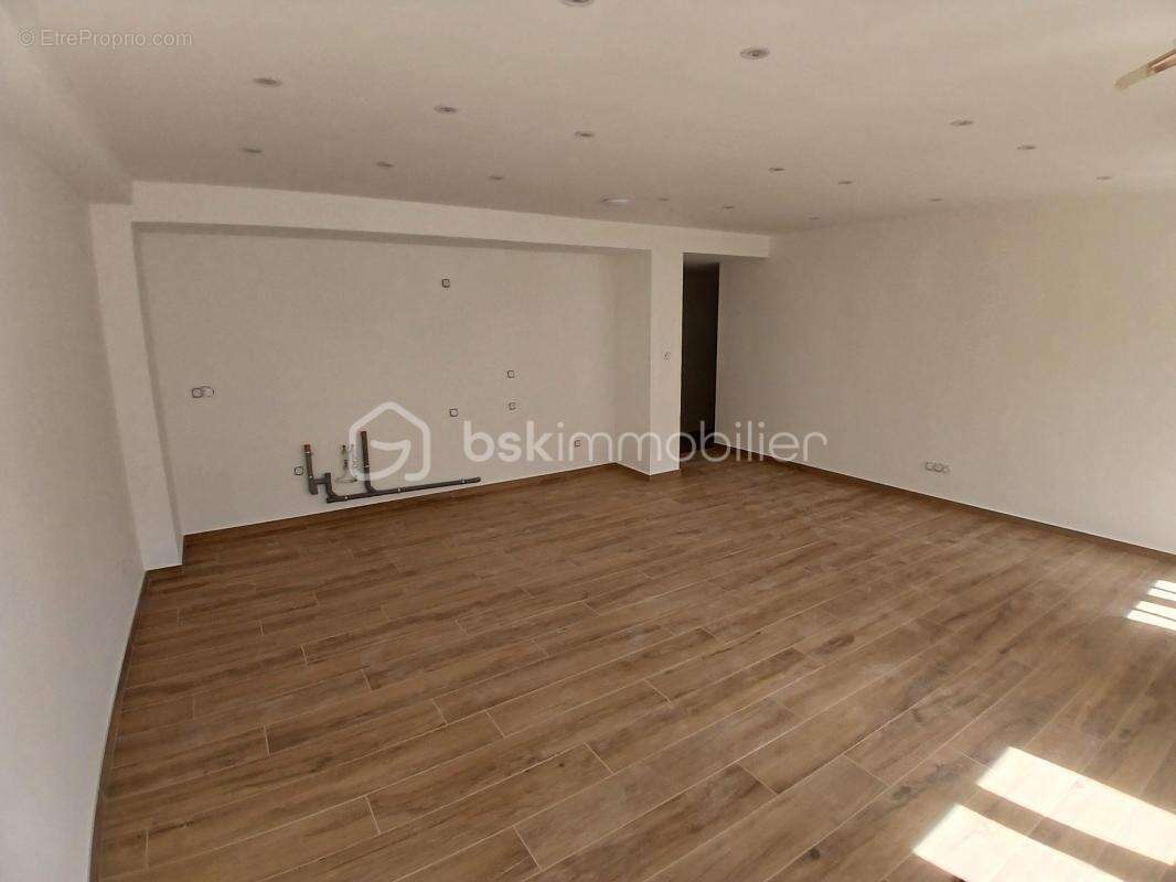 Proximite centre ville,  tres bel appartement t3 neuf avec terrasse, le long du doubs! - photo 7