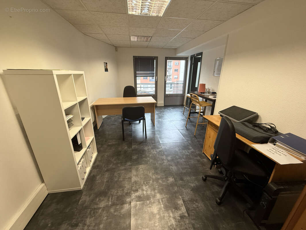 Bureaux / locaux professionnels de 187 m2 avec parkings privatifs   centre-ville de forbach - photo 15