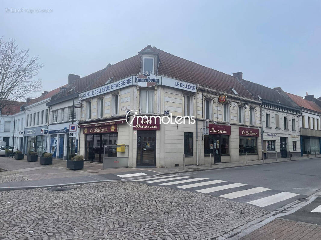 Commerce à CARVIN