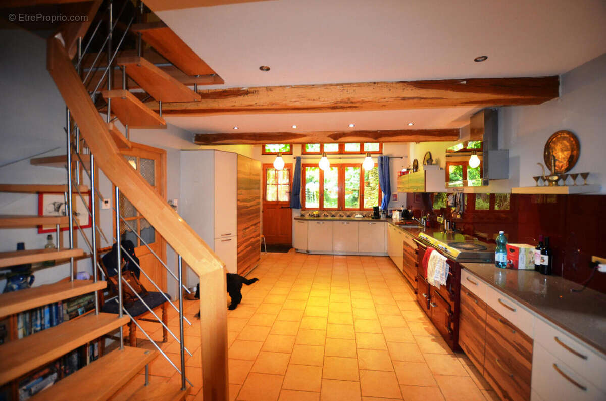 Très belle propriété au calme avec vues magnifiques, 2 maisons (fort potentiel gîte et chambre d'hôtes), dépendances et installa - photo 12