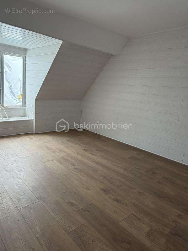 Très belle maison de la fin du 19 ème siècle entièrement rénovée, composée de ses 3 chambres et de son garage ! - photo 9