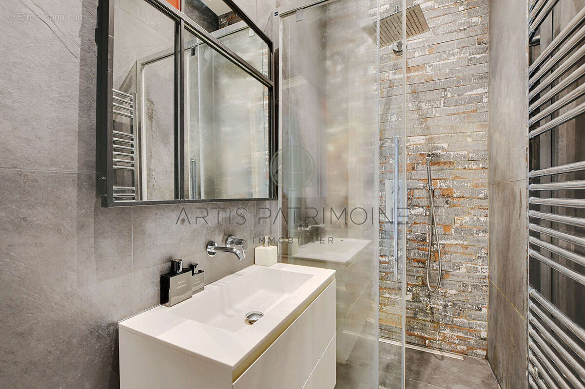 Appartement à PARIS-17E