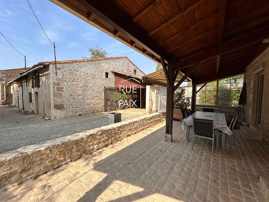 Maison à AZAY-LE-BRULE