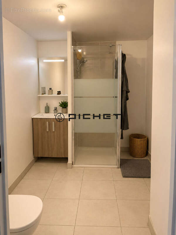 VÉLIZY-VILLACOUBLAY Studio avec balcon dans une résidence récente  Investissement locatif - photo 3
