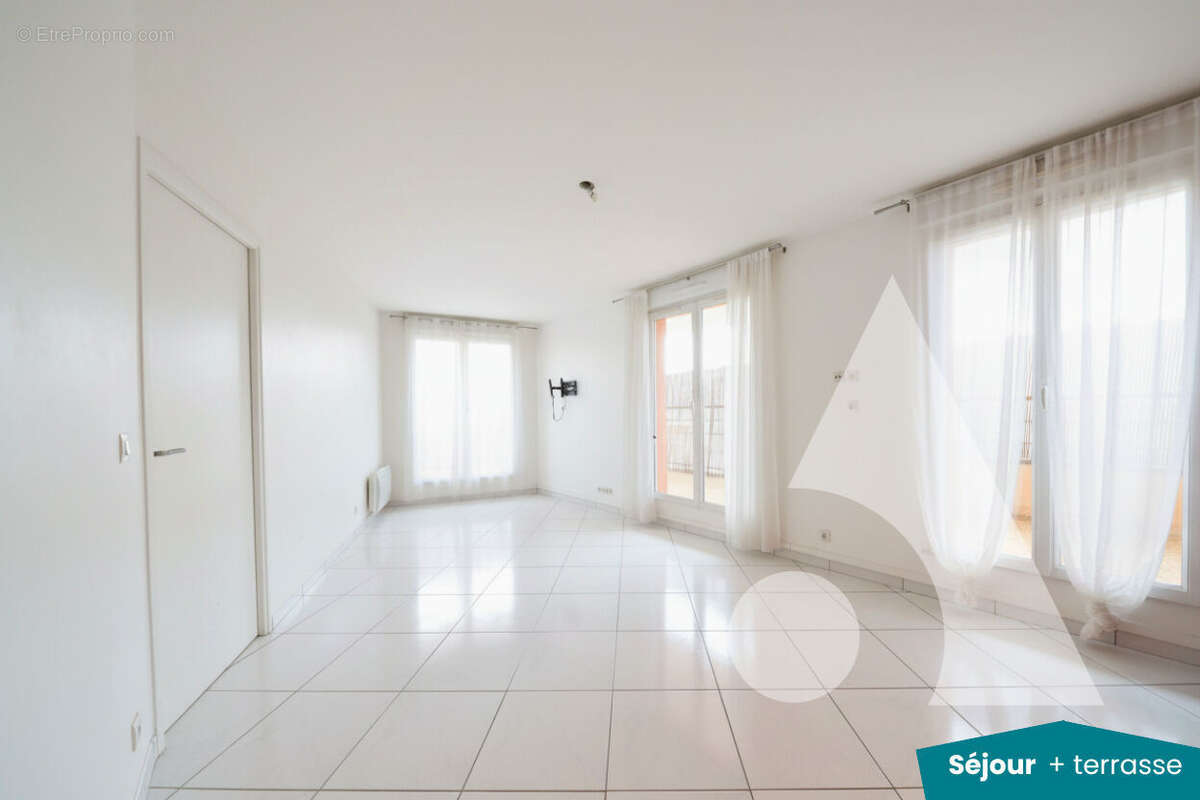 Appartement à CORBEIL-ESSONNES