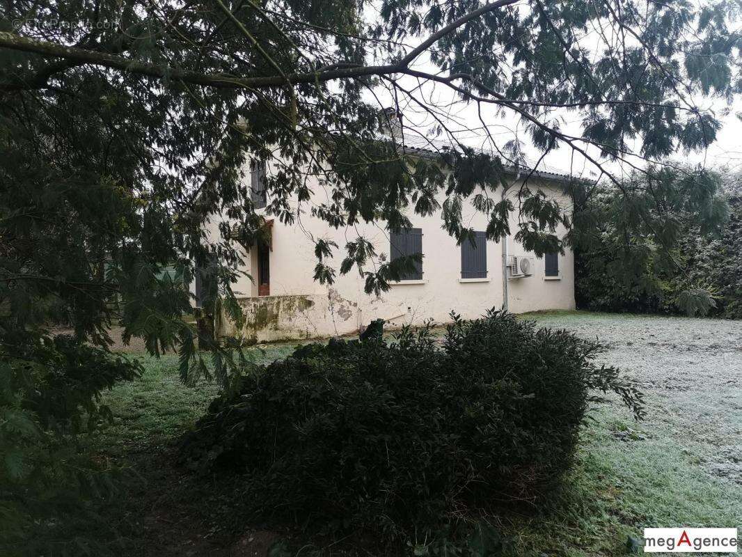 Maison à CAHUZAC-SUR-ADOUR