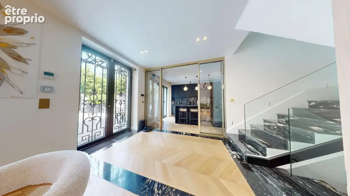 Maison 200 m² à Saint-Maur-Des-Fosses  - photo 2