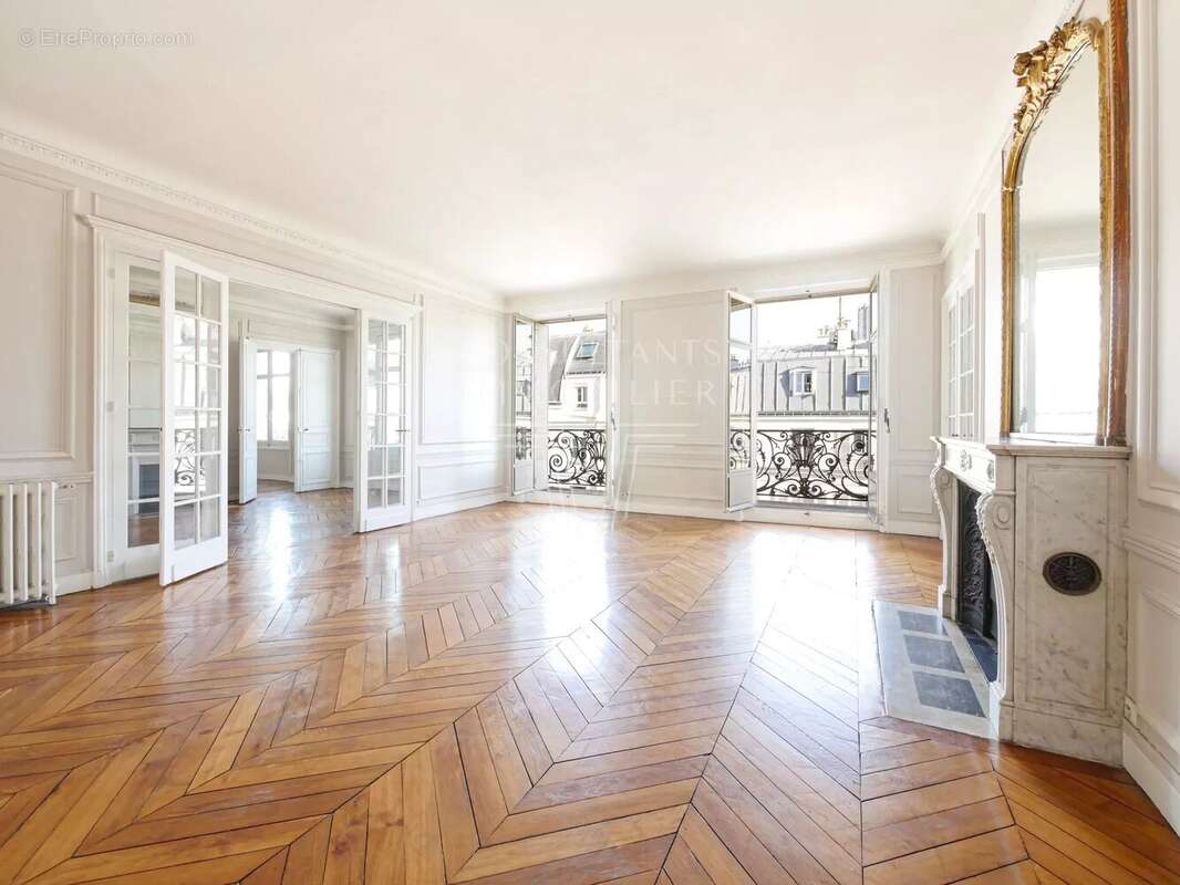 Appartement à PARIS-17E