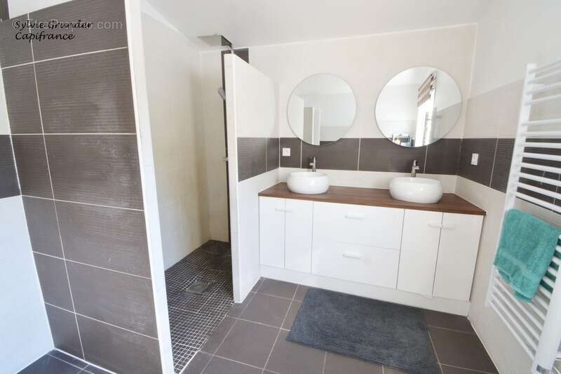 Maison à SAINT-VICTORET