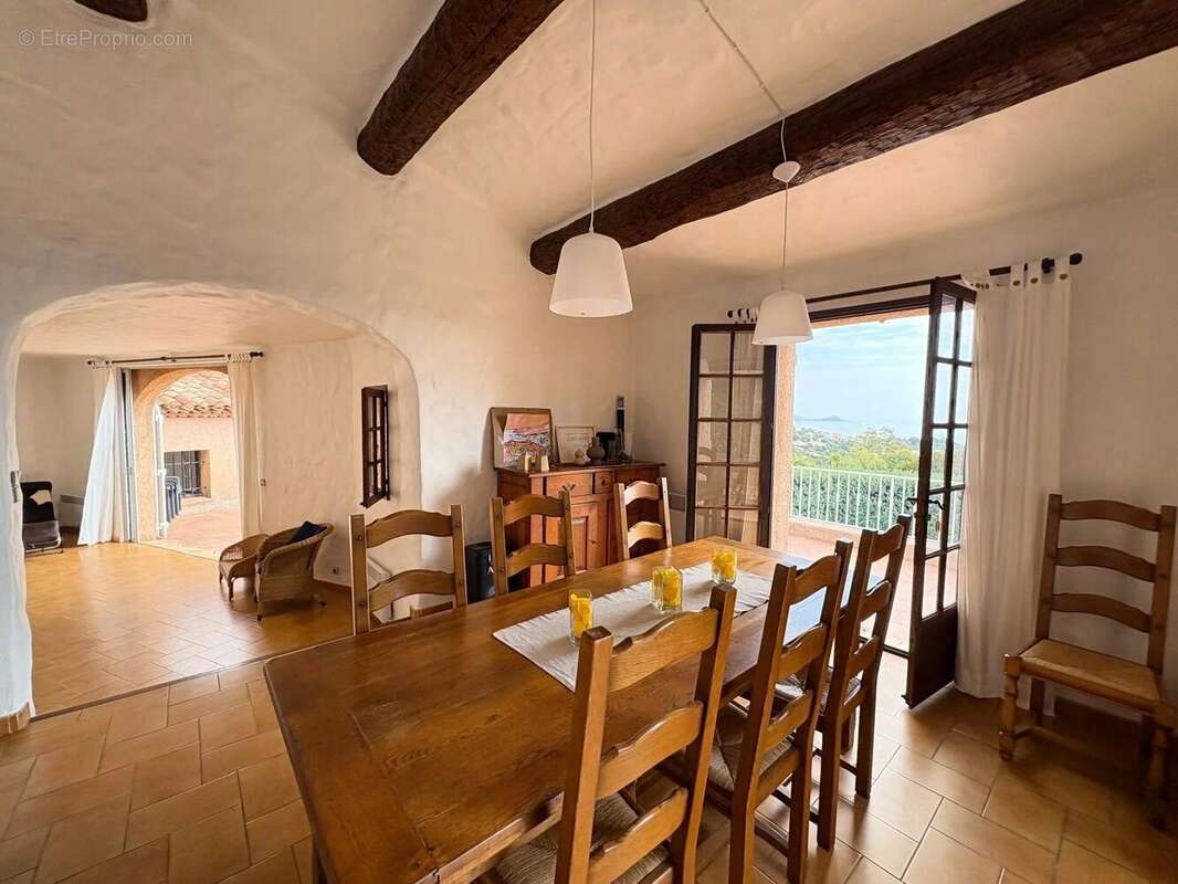 Maison à ROQUEBRUNE-SUR-ARGENS