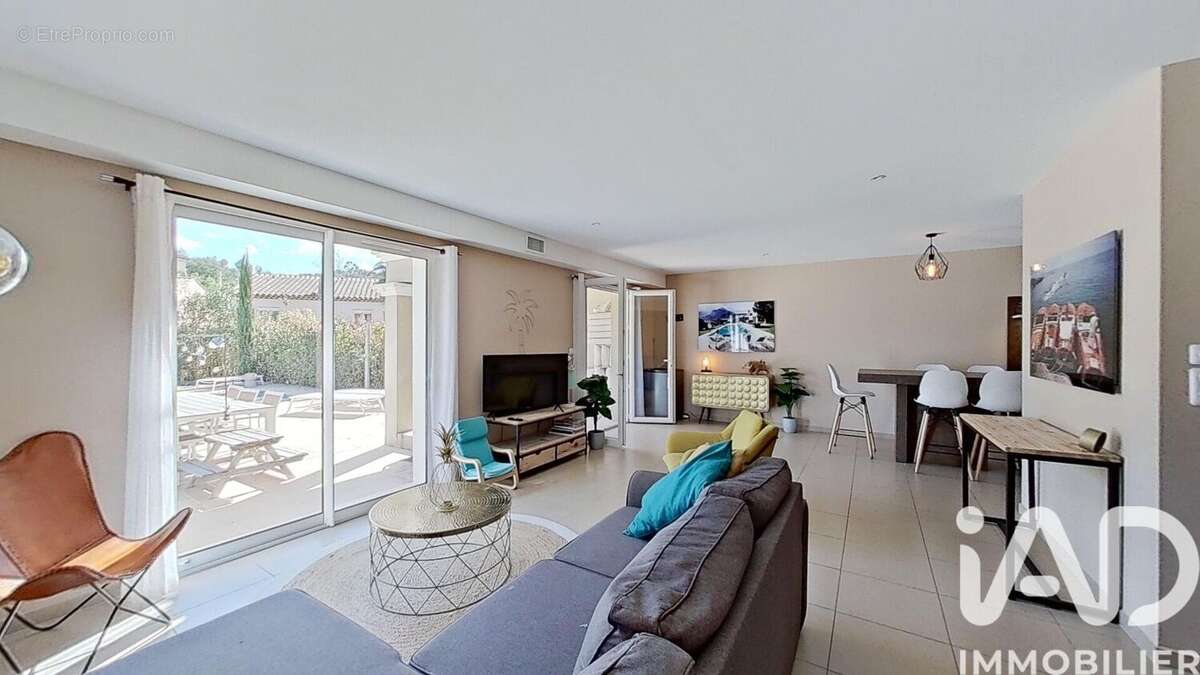 Photo 7 - Maison à ROQUEBRUNE-SUR-ARGENS