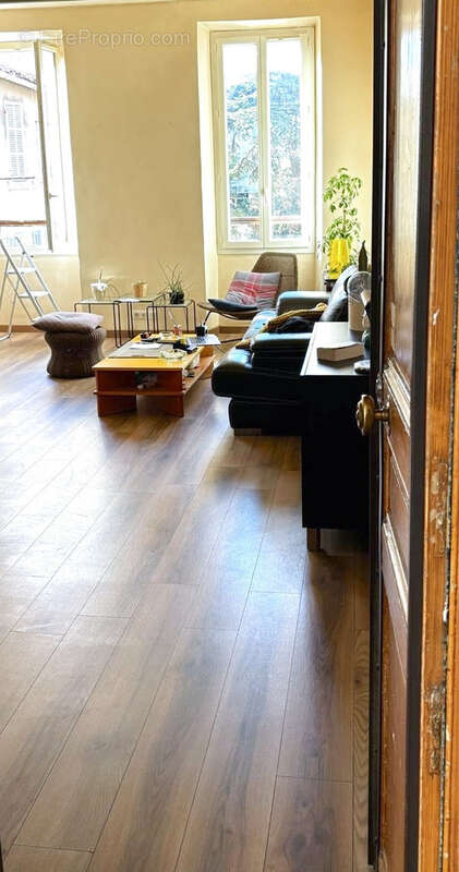 Appartement à MARSEILLE-6E