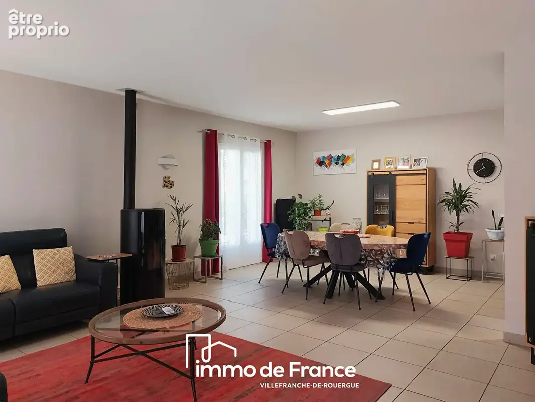 Maison de plain-pied avec piscine sur un terrain de 2 478 m² - photo 3