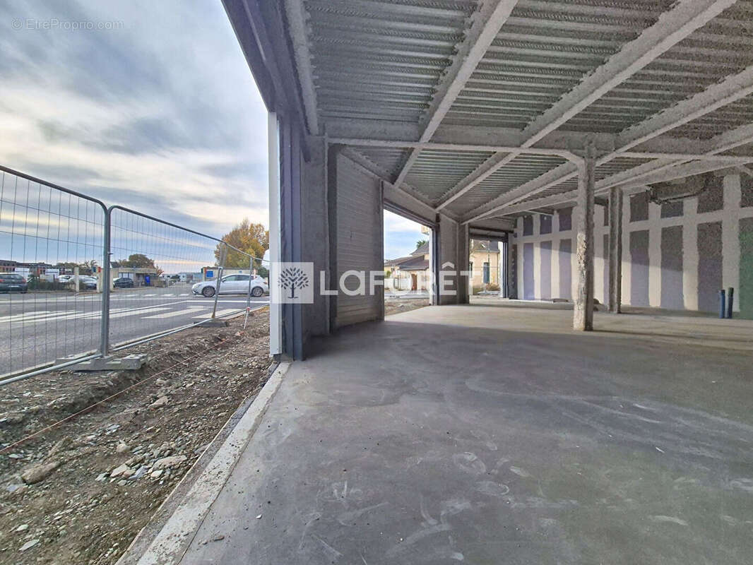 Commerce à LES PONTS-DE-CE