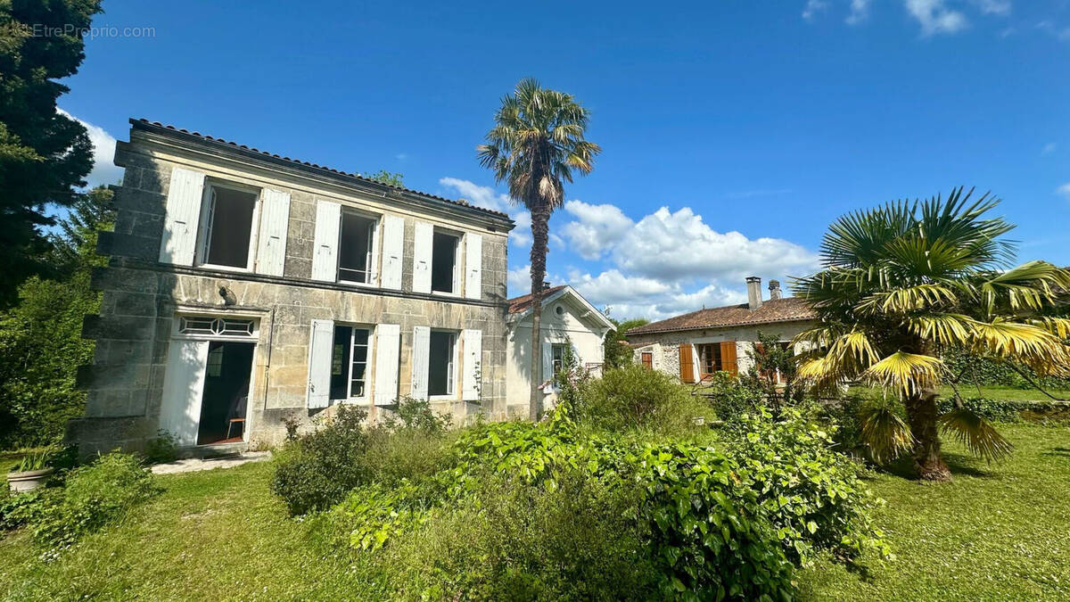 Maison à SAINTES