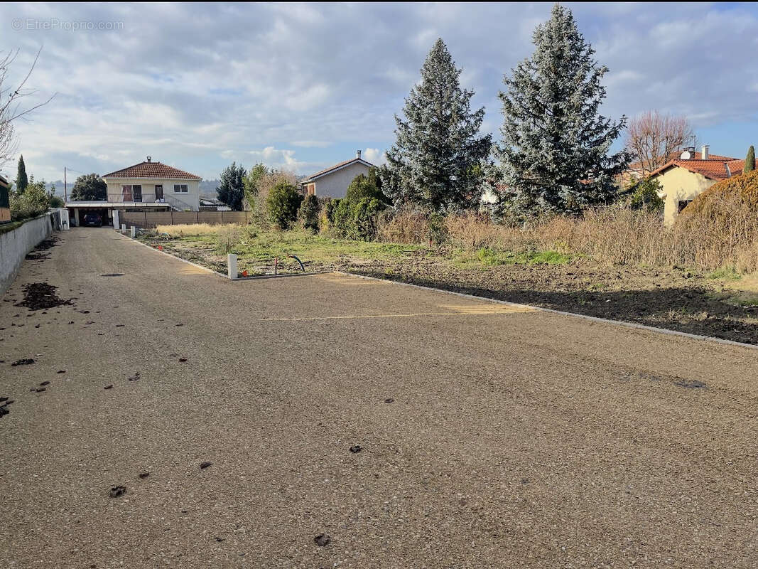 Terrain à SEREZIN-DU-RHONE