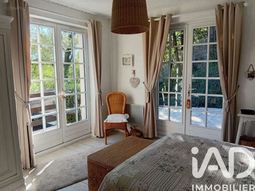 Maison 223 m² à Sainte-Ruffine  - photo 6