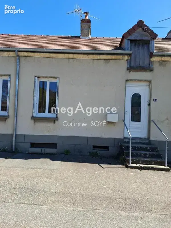 Maison  lumineuse avec  fenêtres phoniques ,jardin et stationnement - photo 1