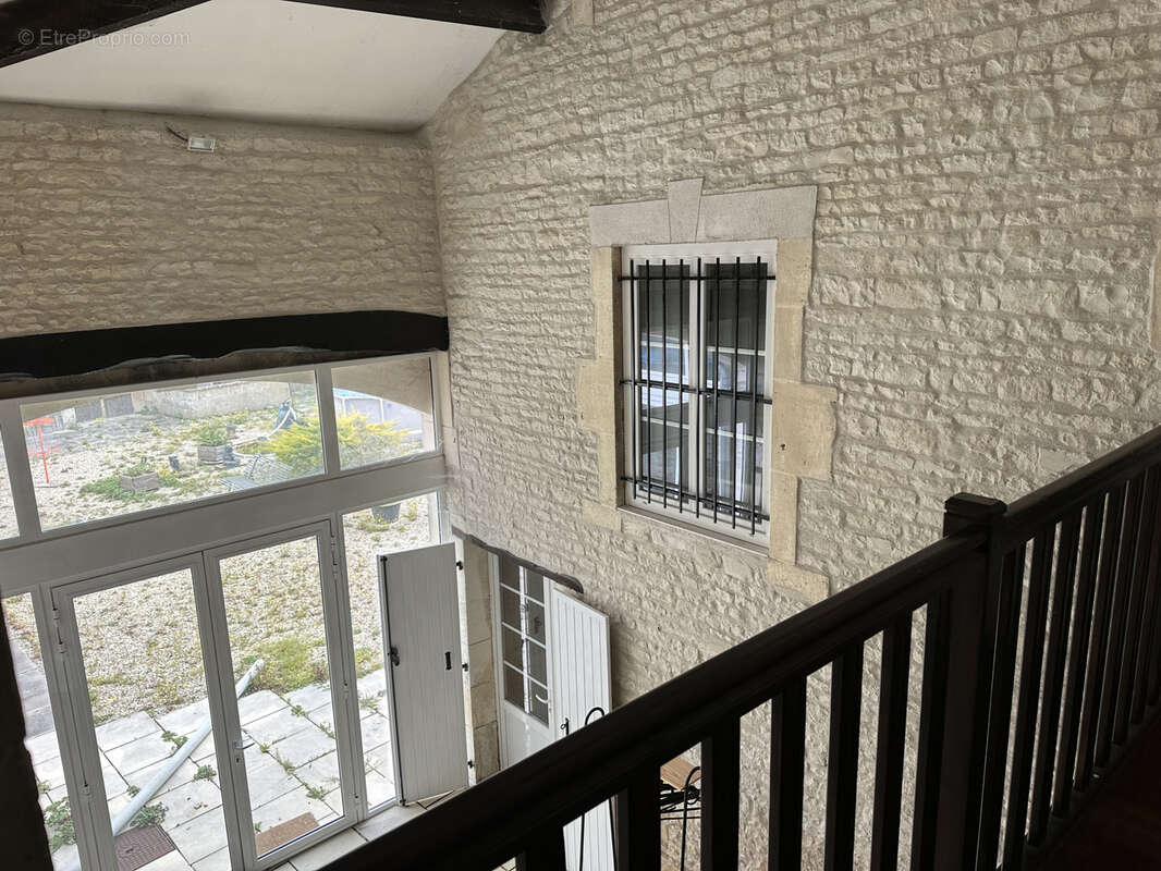 Propriété de caractère rénovée avec dépendances rénovées , Sigogne. - photo 23