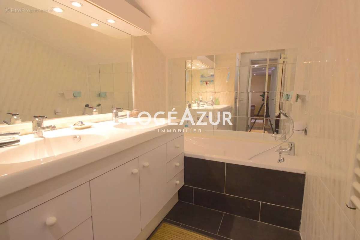 Appartement à VALLAURIS