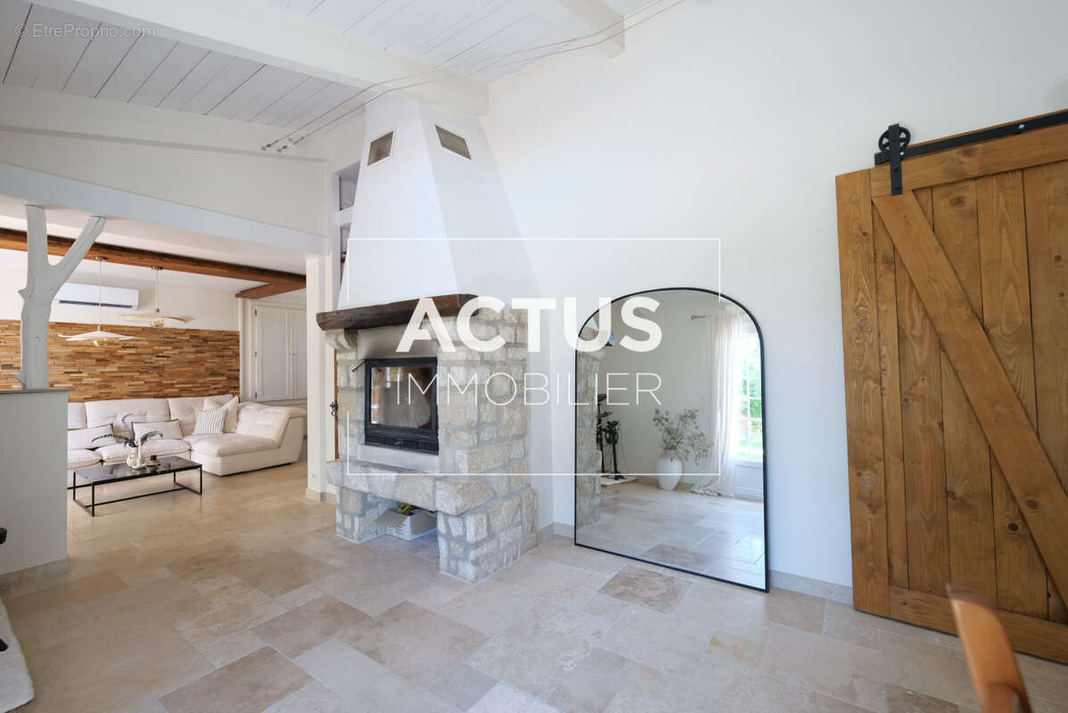 Maison 183 m² à Charleval  - photo 8