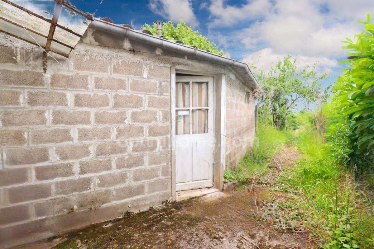 Maison de Ville sur deux niveaux - 3 pièces - 2 chambres  - Dépendance - Garage - Terrain 609 m²  - 87210 LE DORAT - photo 14