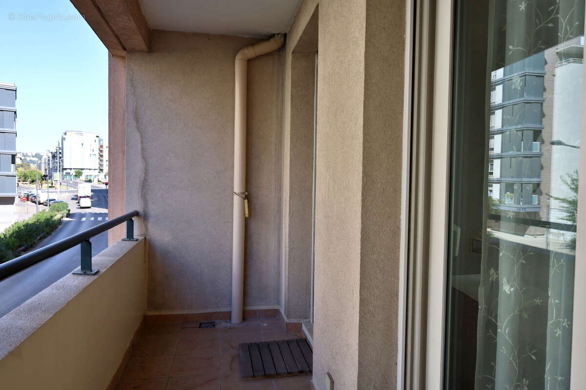 Appartement type T3 - 76,56 m2 habitables (loi carrez) - BALCON - GARAGE. - photo 15