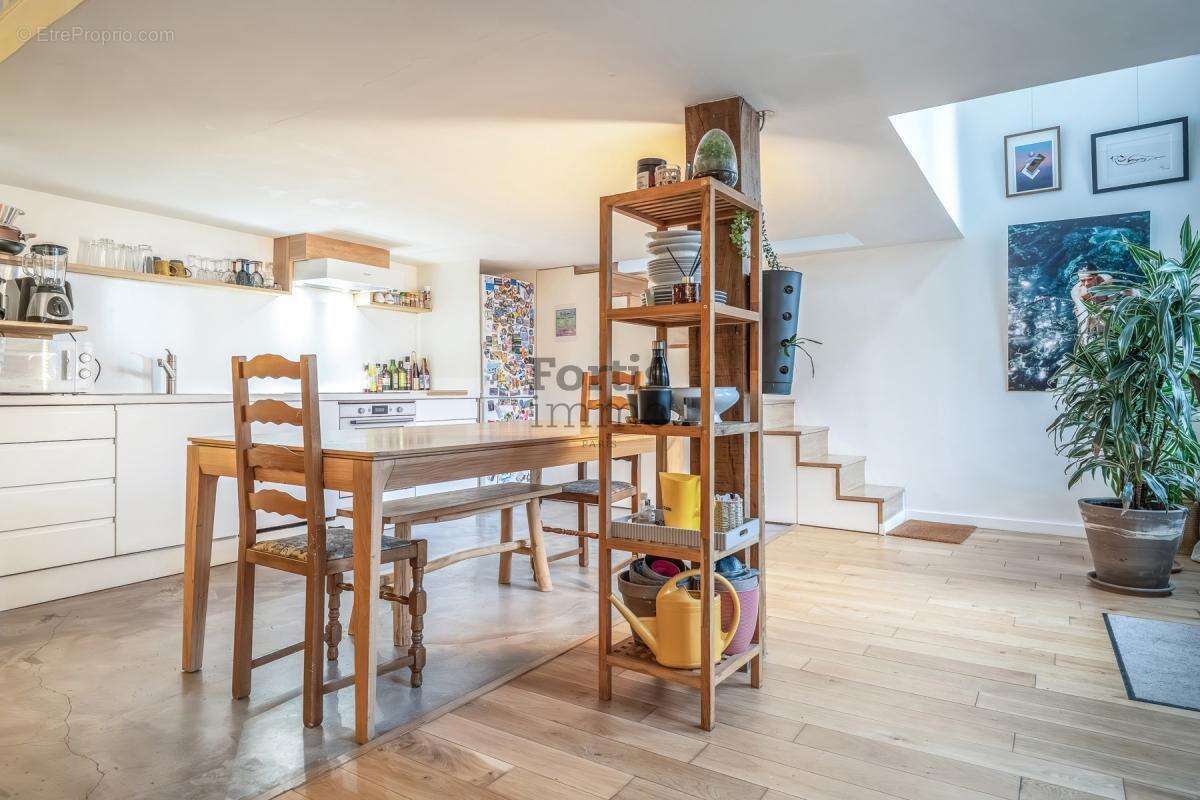 Appartement à PARIS-10E