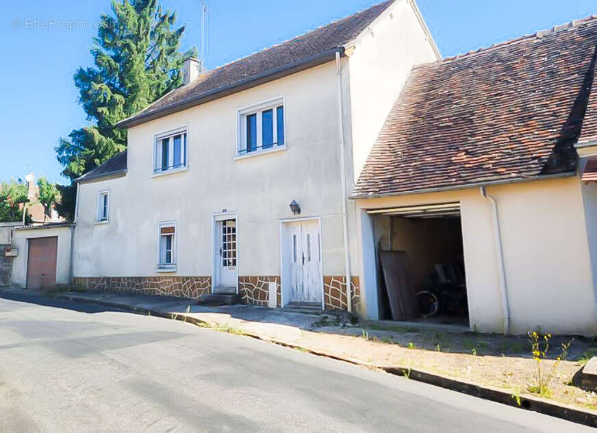 Maison à SAINT-COSME-EN-VAIRAIS