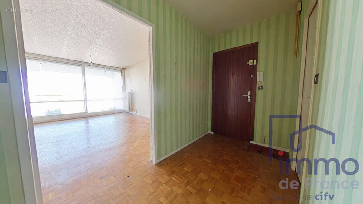 Appartement 94 m² à Saint-Etienne  - photo 5
