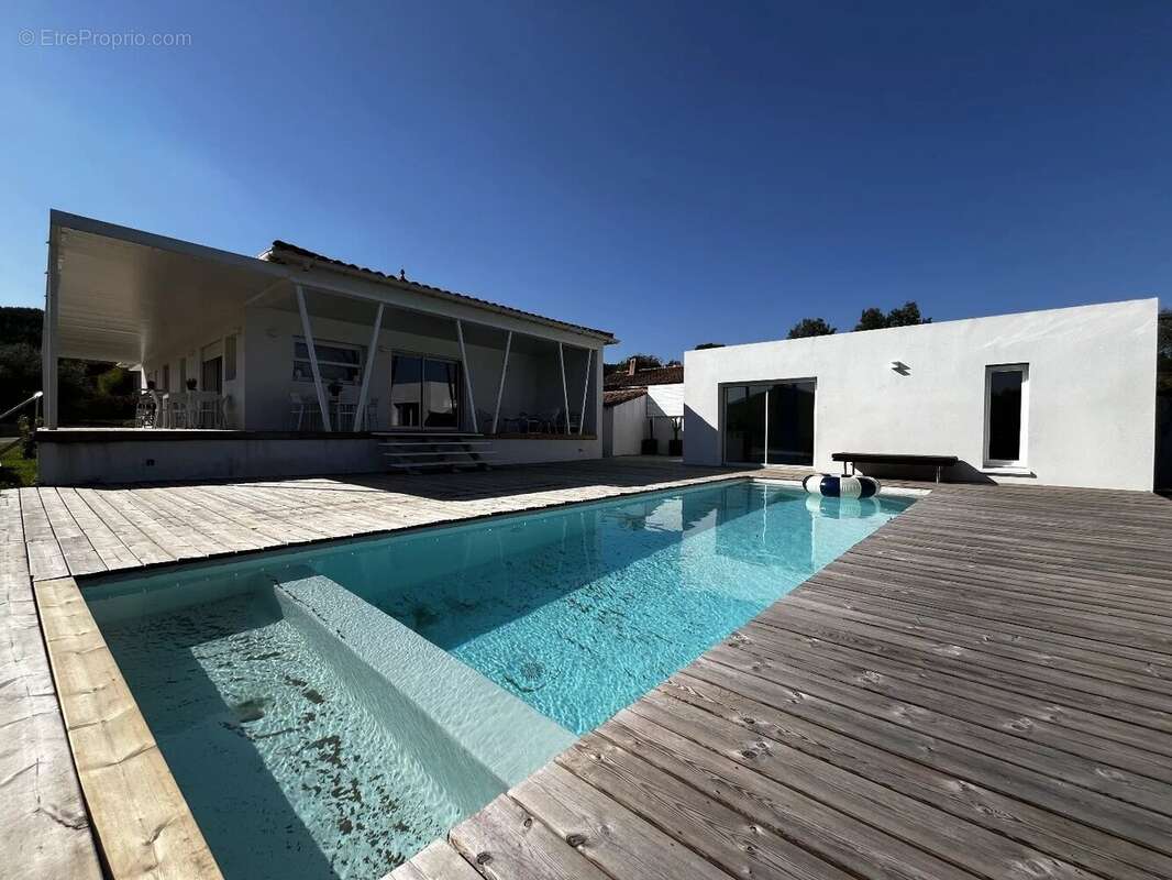 Maison à CANNES-ET-CLAIRAN