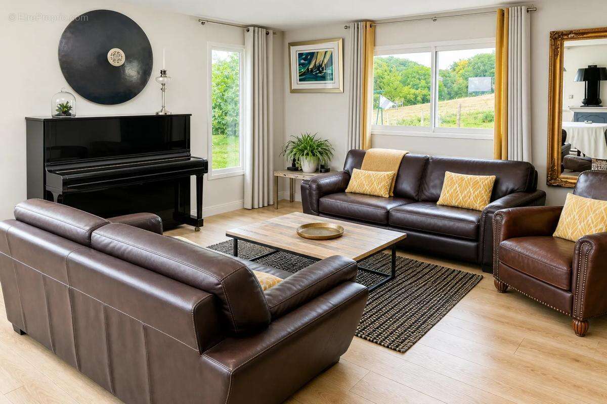 Maison de 8 pièces de 200 m² située à Châteney - photo 2