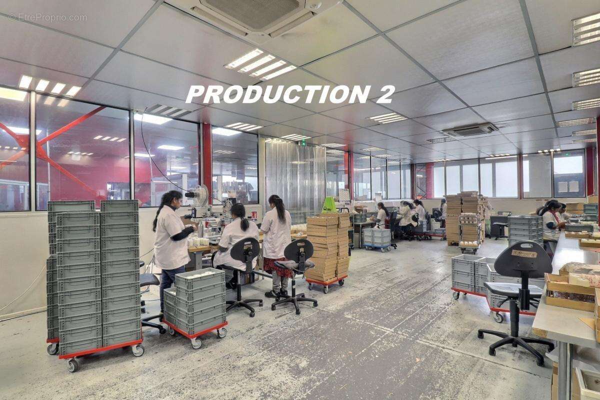 Locaux d activites independant + stockage et bureaux surface total 1100m2 sur parcelle total 2800m2 acces poids lourds - photo 4