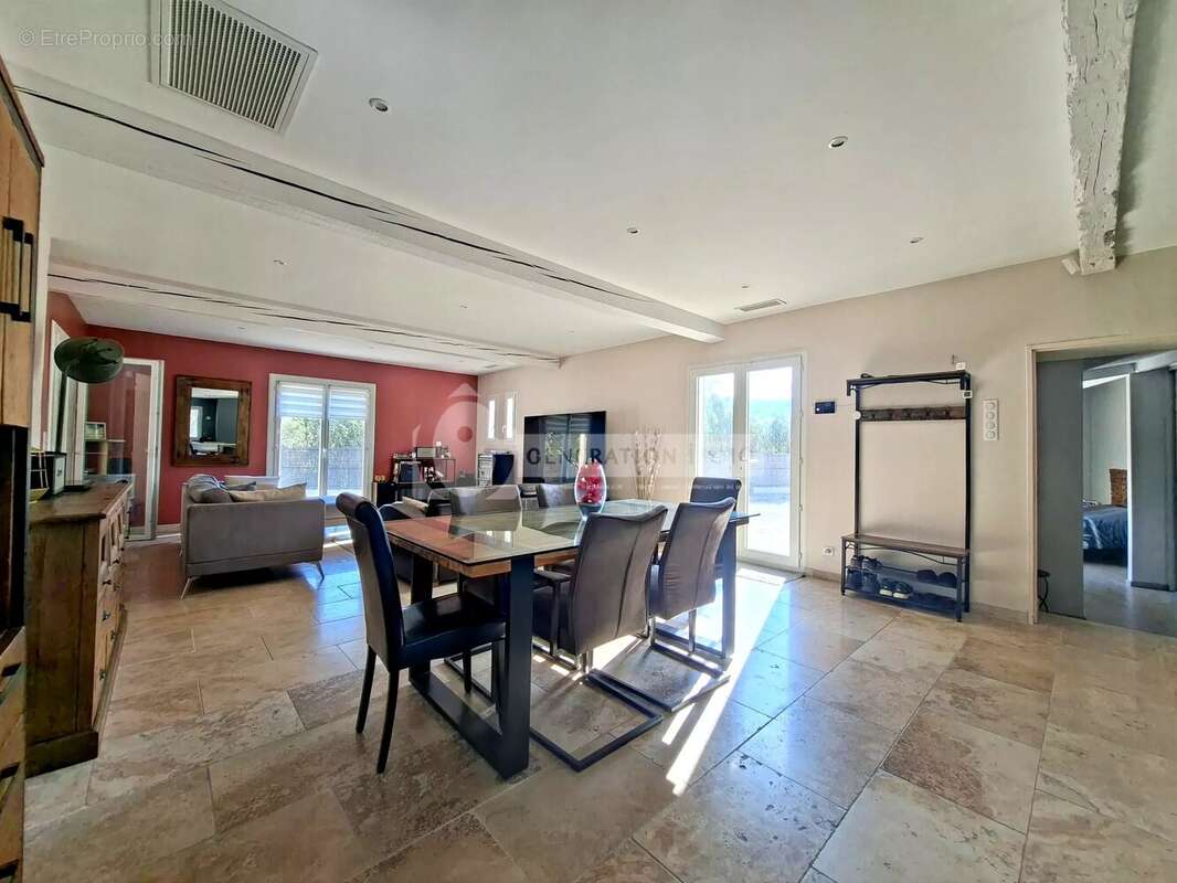 Villa de plain-pied avec piscine à Fontvieille - photo 11