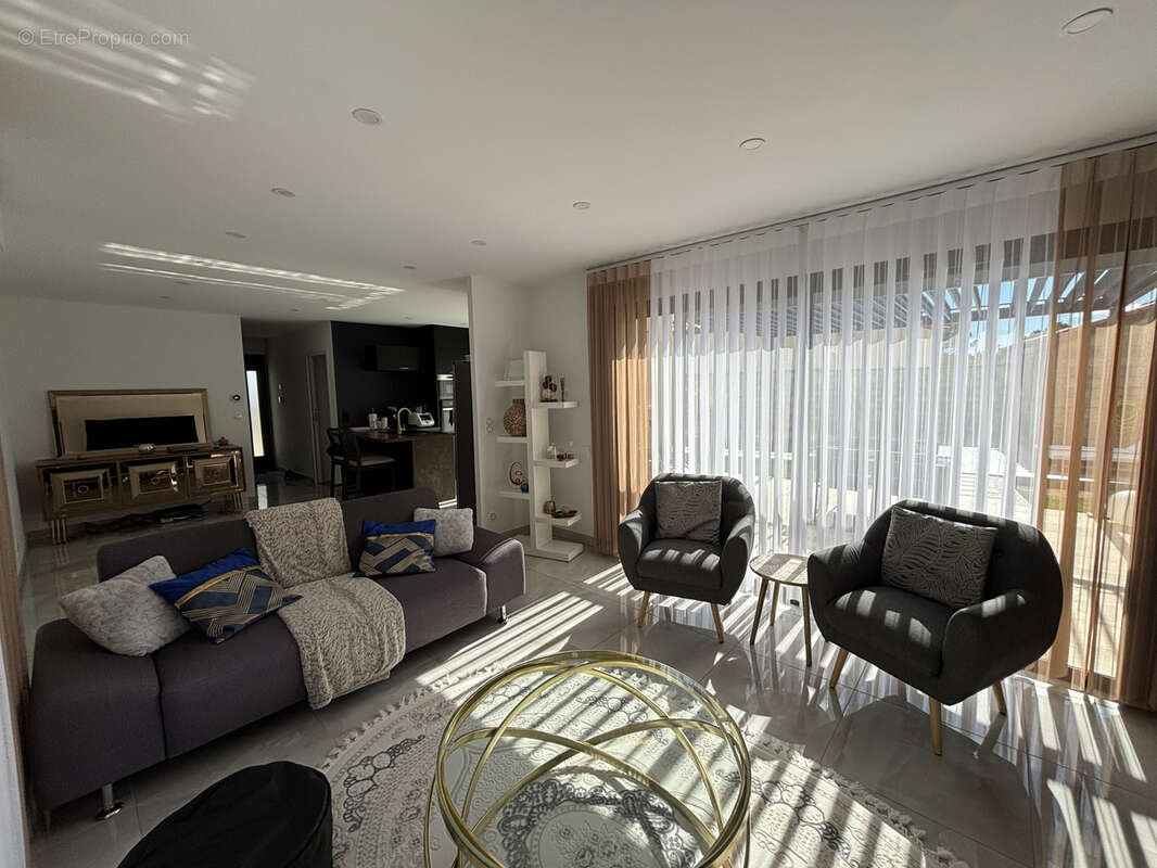 Maison à LIVRON-SUR-DROME