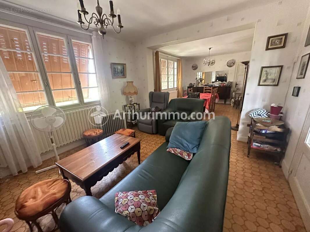 Ensemble immobilier avec maison, grange et plus de 7 000 m² de terrain – Neuvic - photo 9