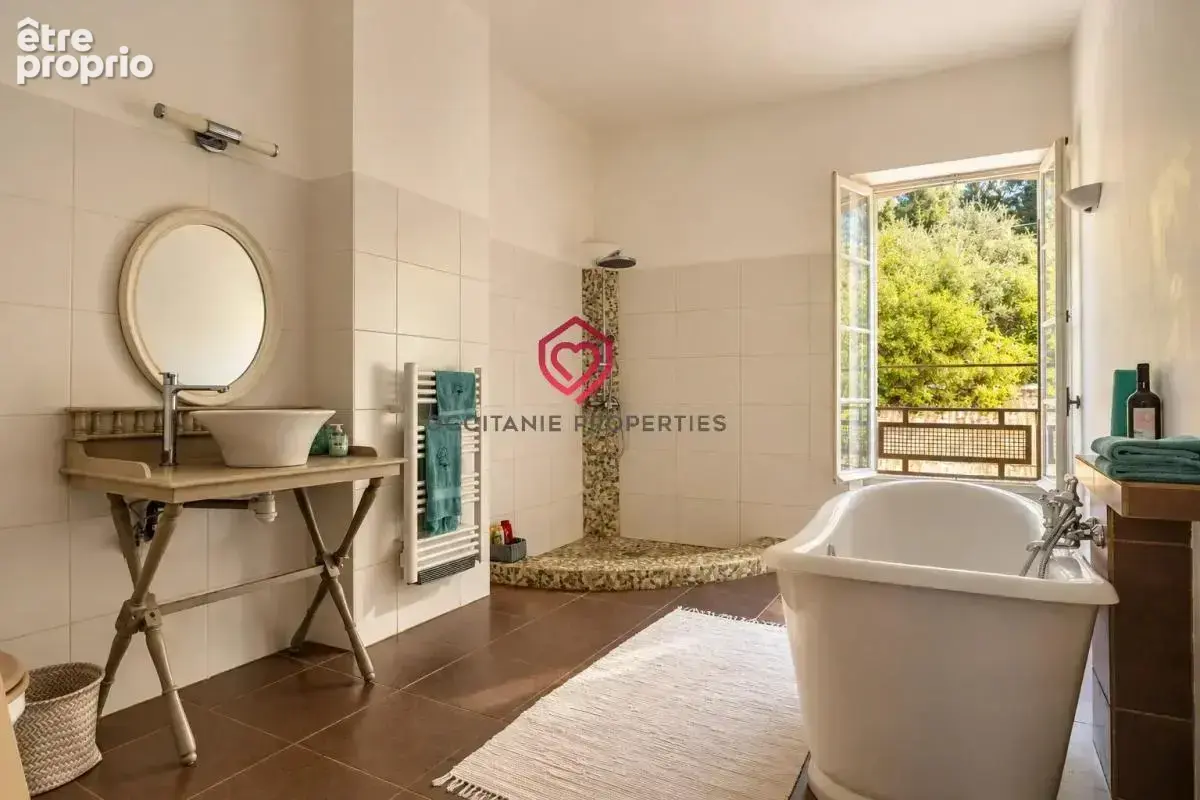 Belle maison de caractère en pierre avec 4 chambres et ancienne cave viticole – Roquebrun, Hérault - photo 16