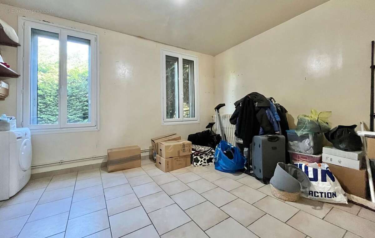 Corps de ferme Complet  avec dépendances et Box : 7 pièce(s) 174 m2 - photo 14
